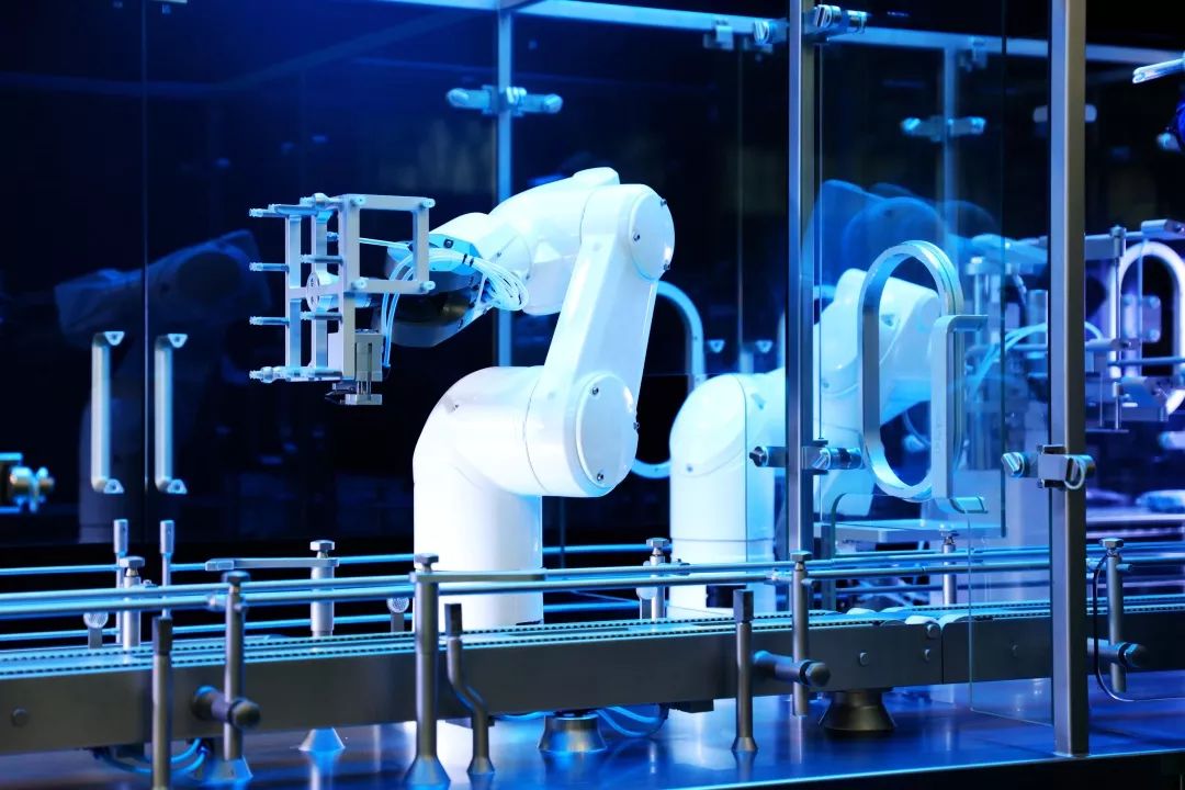 楚天科技無菌制劑機器人自動化生產線榮獲工信部“單項冠軍產品”認證，開啟機械科技新篇章
